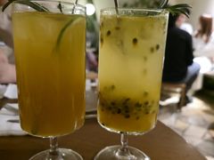 百香果气泡水-Ten Olives甜点
