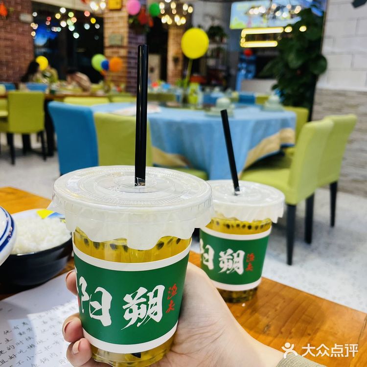 有很多当地人也来这儿吃 啤酒鱼是招牌，都是活鱼现sha