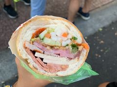 -Bánh Mì Huynh Hoa