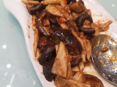 虾仁群菌-添福来墨鱼饺子 · 海鲜东北菜(大连星海·黄浦路店)