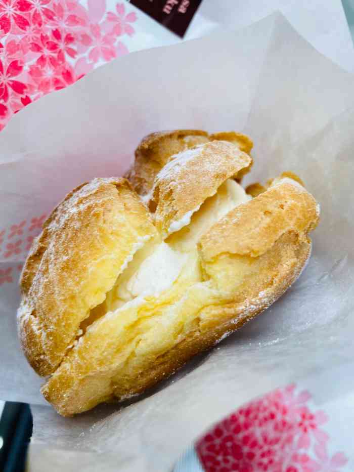 樱花糕坊(荟聚中心店)-"泡芙感觉不错,纯生卷很好吃,艾可儿.