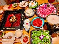 -老牌坊云南鱼豆花火锅(哈西万达店)