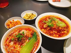 -麻六记(凤凰汇店)