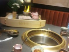 -铭牛烧肉·和牛海鲜自助(高新月牙湖店)