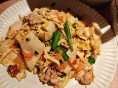 韭菜花鸡蛋鲜肉炒饵块-浩海火燒雲傣家菜(芮欧百货店)