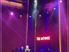 -TZ House音乐现场(来福士中心店)