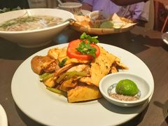 -大头虾越式风味餐厅(光明广场店)