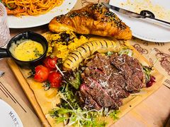 -Mark&Mars Restaurant