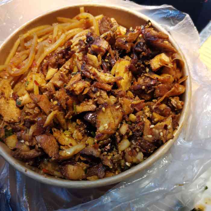 谢宝林烤肉拌饭-"烤肉饭的分量真的很足,新鲜的烤肉配上四个.