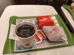 -麦当劳(上海虹桥站30B检票口楼上)