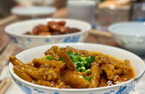 Garlic Glutinous Chicken Feet