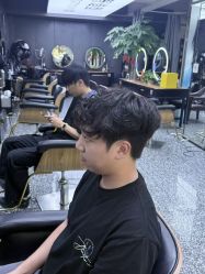 -藤野造型专业烫染接发