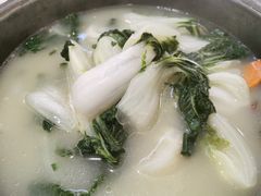 咸烧羊骨煲淋奶白菜-新兴家喻酒家·羊城名宴(昌岗店)