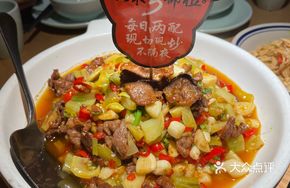 Stir-Fried Yellow Beef with Chili Peppers