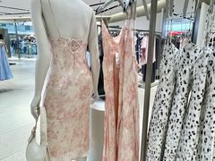 -URBAN REVIVO(七宝领展广场店)