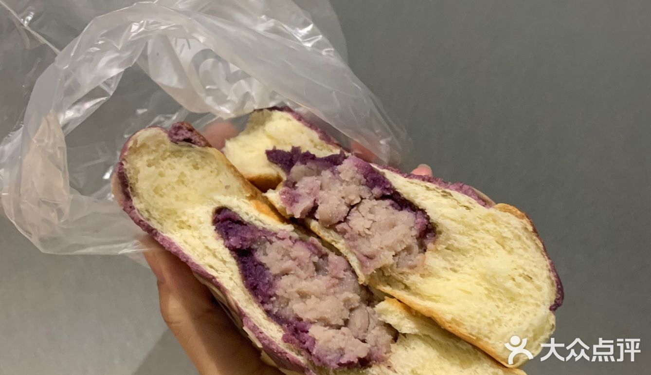 可太好吃了呜呜我一直抗拒芋泥面包的!但没想到这么好吃!