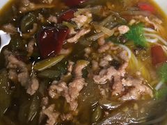 酸菜肉丝米线-越洋肖氏老米线(杨家坪店)