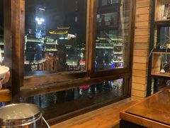 -临江餐馆二楼美食部落
