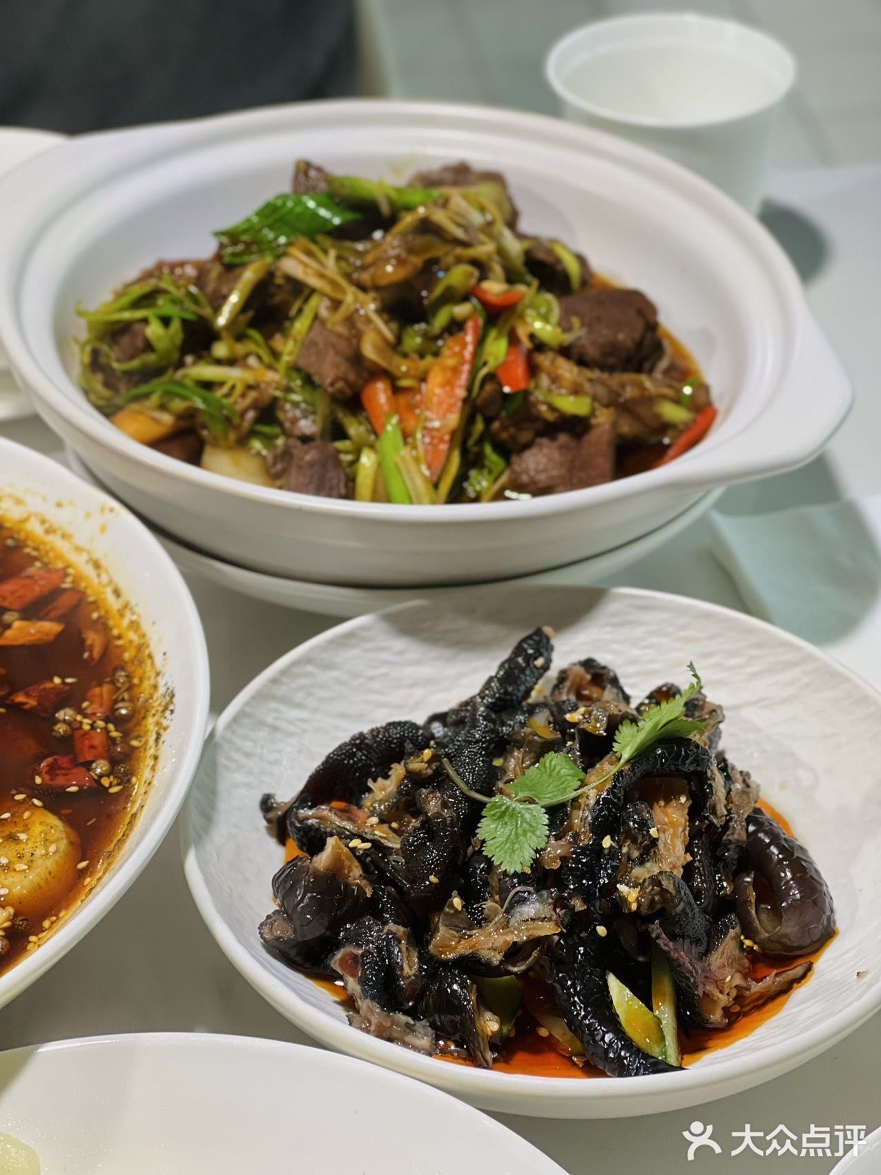 超火的live show民谣现场，居然还能吃川菜