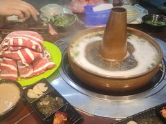 -洞庭洲·防空洞火锅·铜锅涮肉·烧烤(新百广场店)