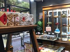 面包甜点陈列柜-东南饼庄(铁路二村店)