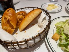 餐前包-Wolfgang’s Steakhouse 沃夫冈牛排馆(上海白玉兰广场店)