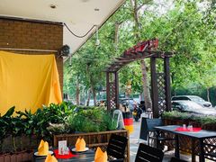 露天位-申德勒加油站餐厅(三里屯北小街店)