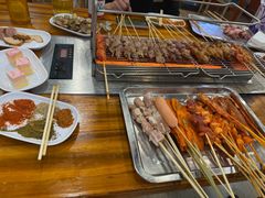 -哈尔滨小酒馆·鲜肉现穿自助烧烤(康新花园店)