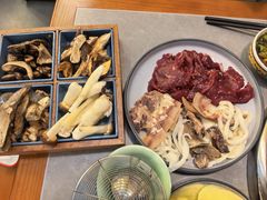 牛杂-小志家.野生菌鲜切牦牛肉牛杂火锅