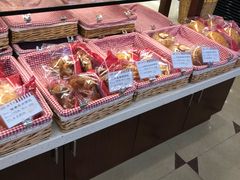 -红宝石·鲜奶小方·海派西点房(南丹店)