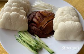 Liangshan Braised Pork in Flatbread