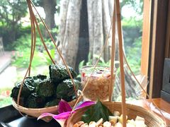 -Chom Cafe and Restaurant