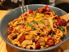 -风光老灶麻辣香锅(大成路翠微百货店)