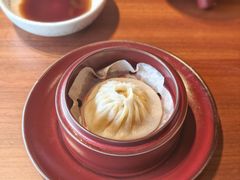 六月黄多汁小笼包-龙吟山房(青龙山庄店)