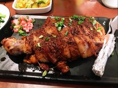 羊咩咩抱大腿-苦尽酒馆·川菜(鼓楼店)