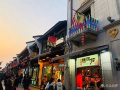 -吴山路夜市