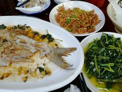 -丹水桥地锅鱼·翘嘴鲌·地方特色全鱼宴(丹江口大坝店)