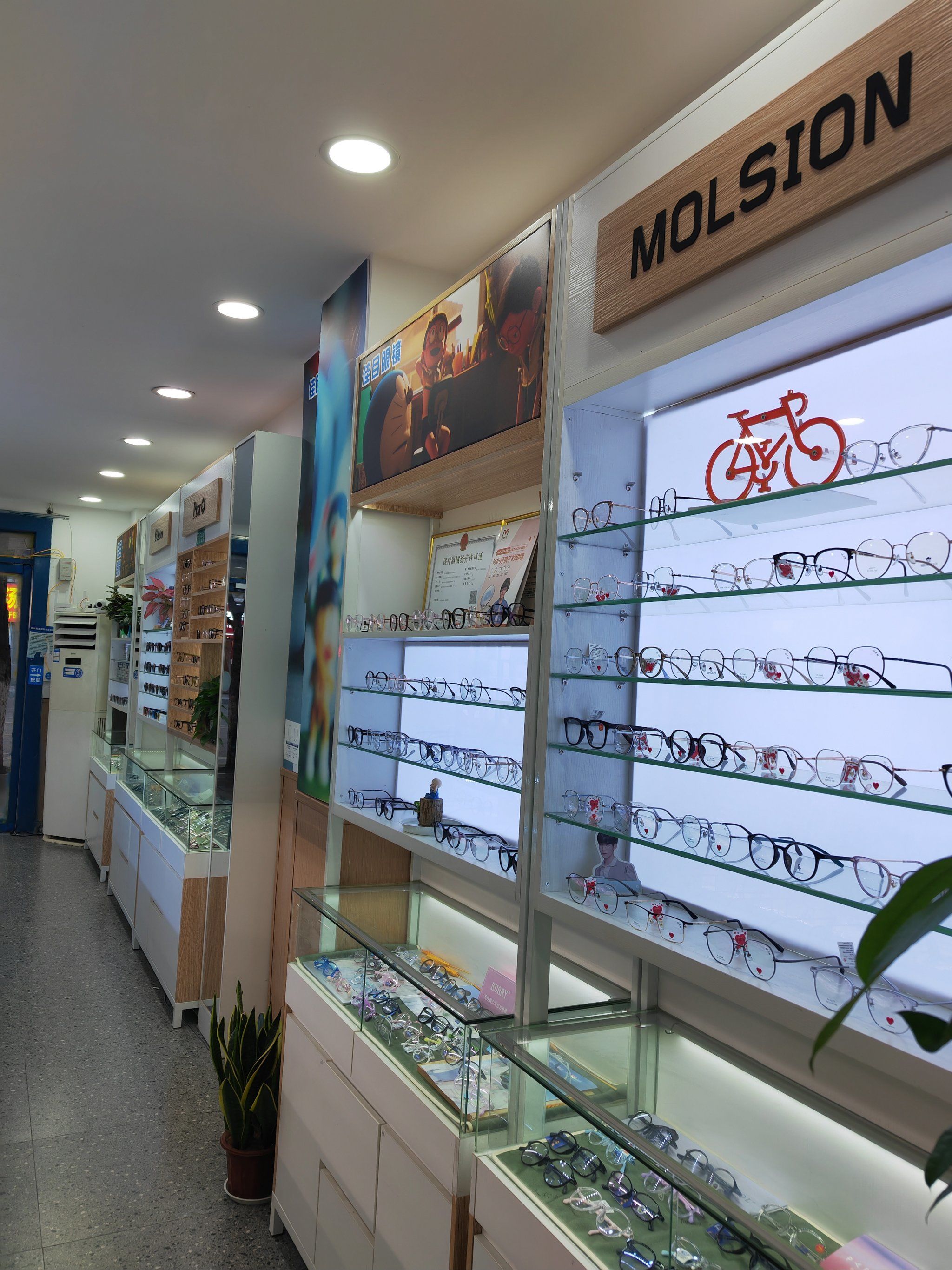 配眼镜关键是验光