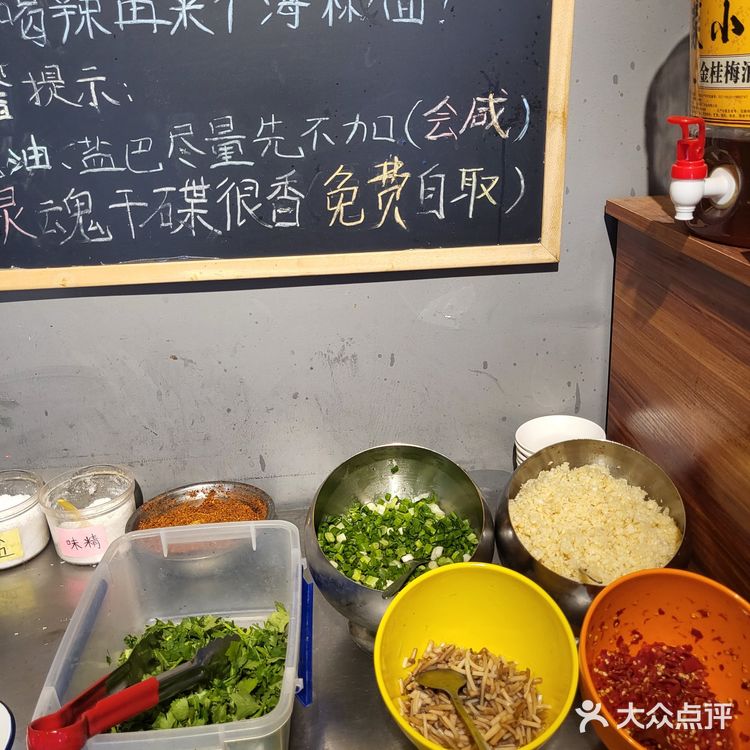 左麻右辣老火锅：藏在小区里的正宗重庆味