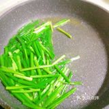 颜色靓丽的家常韭菜炒鸡蛋