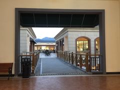 -王府井奥莱临潼小镇(临潼店)