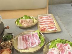 -围炉肉舍•炭烤活鳗•丹东海鲜烤肉(步行街店)