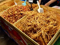 -席娜卡琳火车铁道夜市