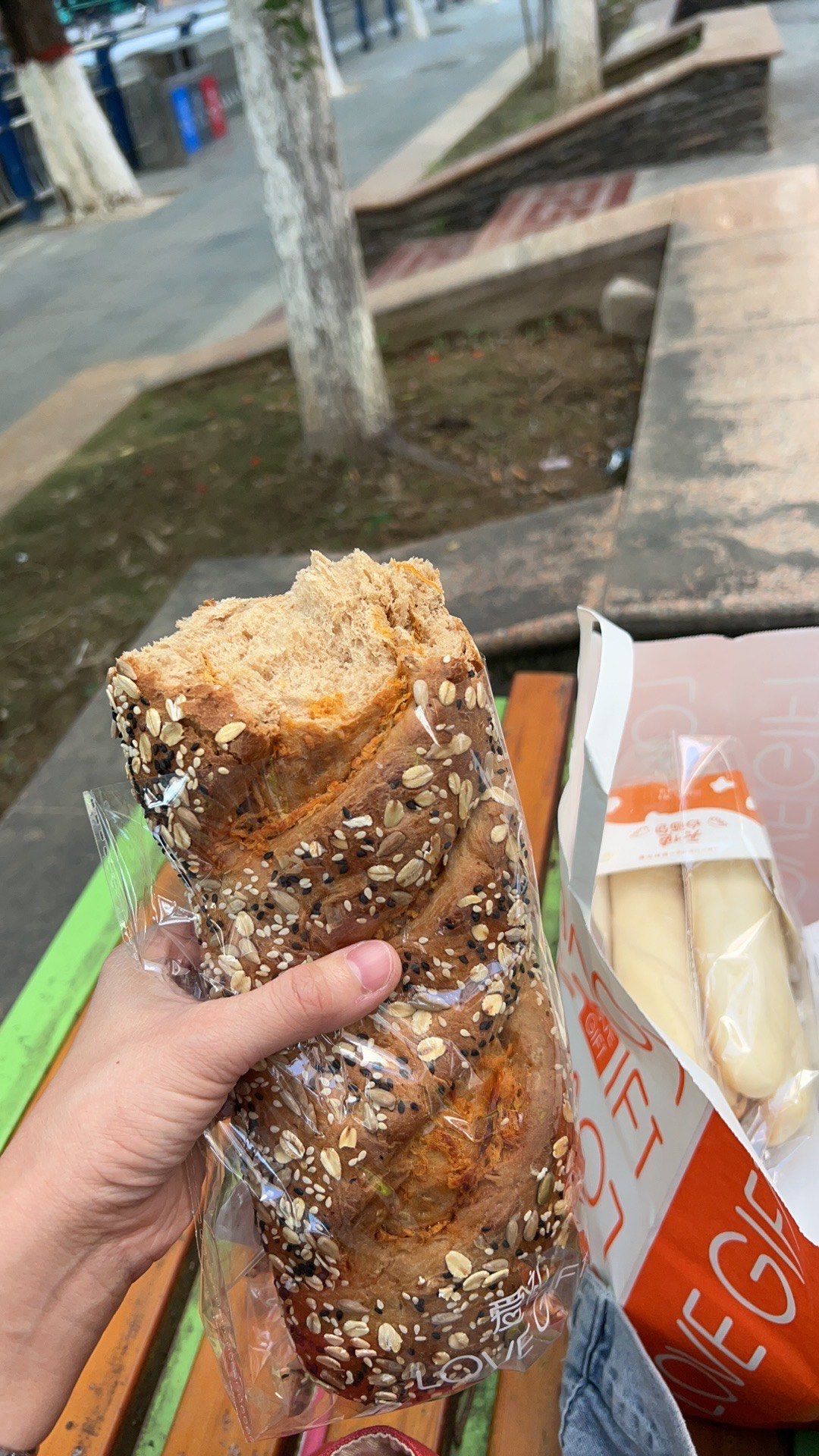 经常光顾a里蛋糕店 虽说经常装修很多次