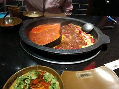 番茄红汤鸳鸯锅-宽板凳老灶火锅(簋街店)