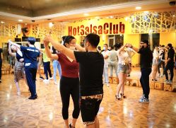 -HOT SALSA舞蹈俱乐部