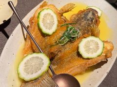 香煎黄油柠檬鲈鱼-一川二水•粤川醉(CP静安店)