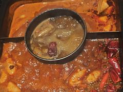 -老牌坊云南鱼豆花火锅(哈西万达店)
