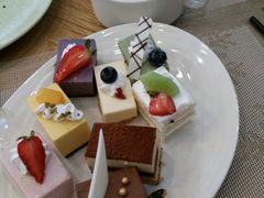 -华邑酒店·鲜艳全日自助餐厅