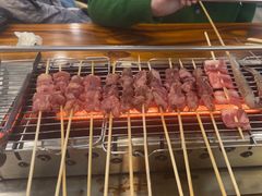 -哈尔滨小酒馆·鲜肉现穿自助烧烤(康新花园店)